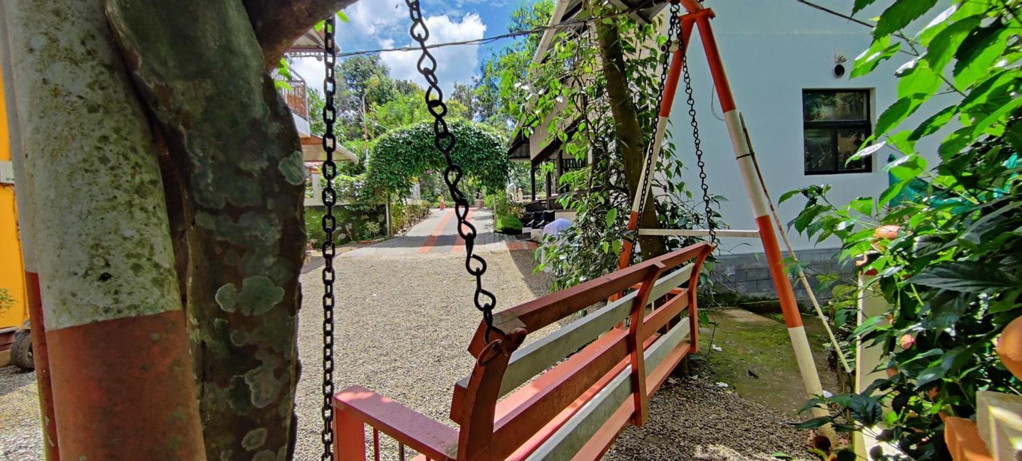 Chalona Hill View Hotel Munnar Bagian luar foto
