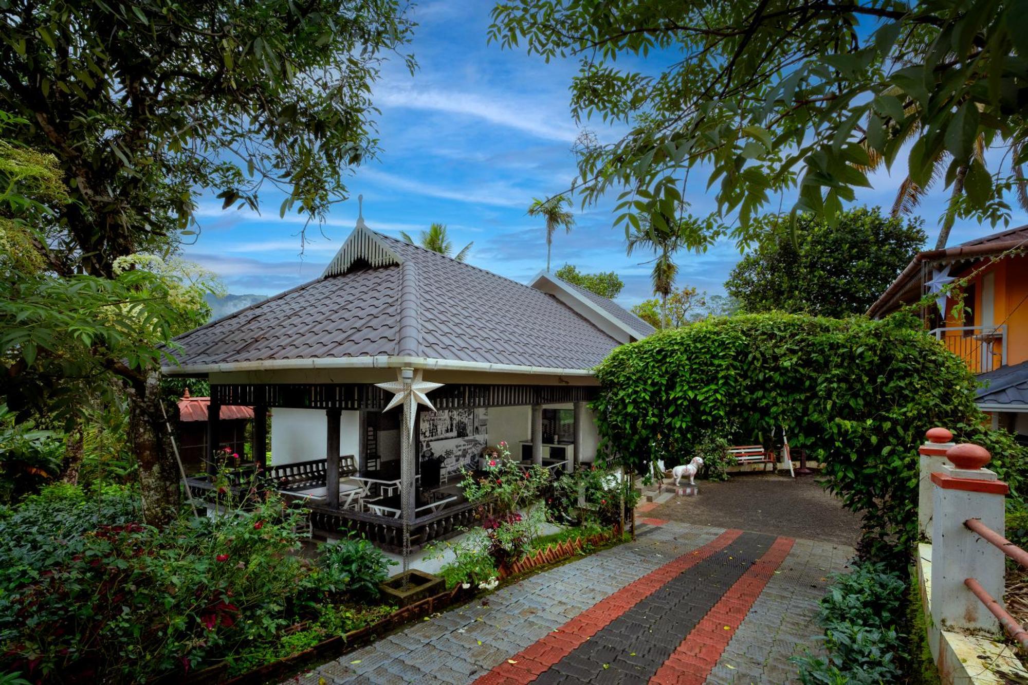 Chalona Hill View Hotel Munnar Bagian luar foto