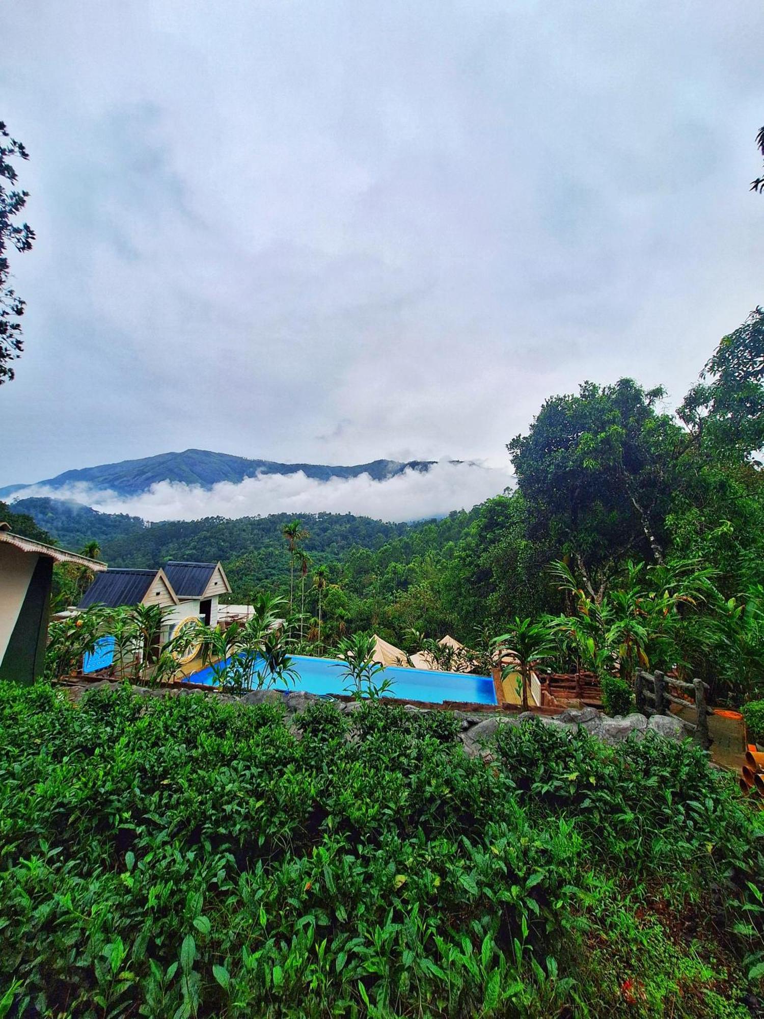 Chalona Hill View Hotel Munnar Bagian luar foto
