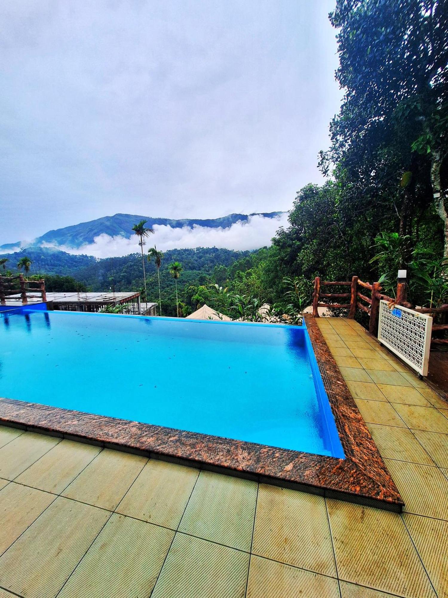 Chalona Hill View Hotel Munnar Bagian luar foto